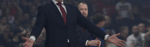 Obradović pobegao od novinarke: Nije hteo da da izjavu posle poraza od Partizana!