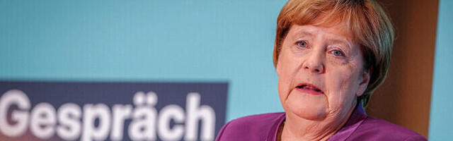 Меркель в мемуарах оправдывает торможение пути Украины в НАТО