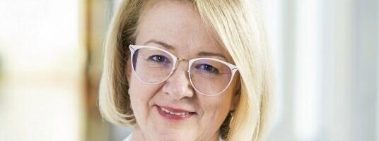 Helis Pokker jätkab viieaastase lepinguga senises ametis