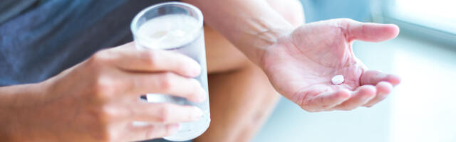 Alkohol ja valuvaigistid: miks ei tohiks paratsetamooli koos alkoholiga tarvitada ja kas ibuprofeen aitab pohmelli ennetada?