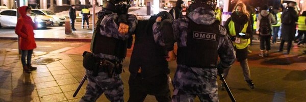 Kremli suuvooder Yana Toom võrdsustab pronksimässu ja Vene opositsiooni meeleavalduste mahasurumist - UU