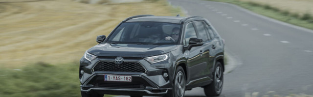 Toyota menukaim linnamaastur RAV4 on nüüdsest saadaval pistikhübriidina