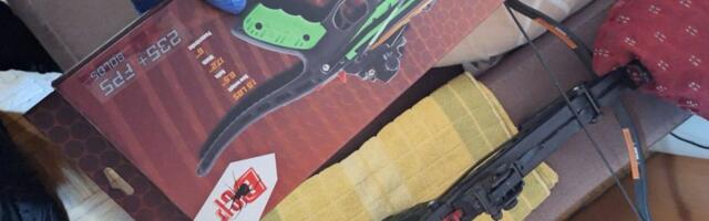 FOTO MUP objavio sliku zaplenjenog samostrela: Može se kupiti uz ličnu kartu