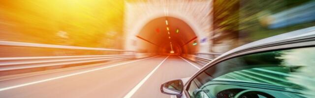 MOGLI SU DA IZAZOVU STRAŠNU NESREĆU! Snimak tri automobila koji blokiraju ostala vozila na auto-putu ka Novom Sadu zgrozio celu Srbiju! (VIDEO)