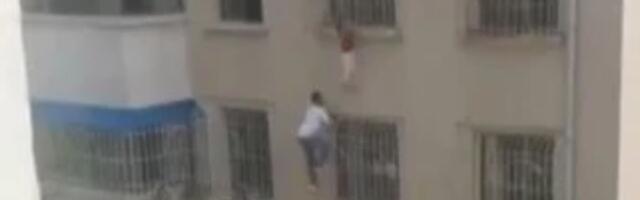 Mees ronis lapse elu päästmiseks mööda seina kuuendale korrusele