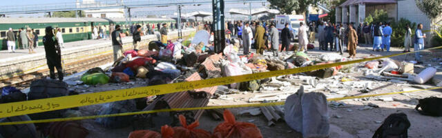 Не менее 25 человек погибли при теракте в Пакистане