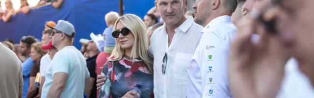 FOTOD | Ettevõtja Rain Vääna väisas Laima Vaikule festivali koos lapseootel kallimaga 