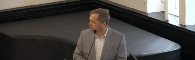 Reporter: Meenutame lõppenud aastat ja küsime: kes tegi Eestis kuulsaks lause "Kus lehm on?"