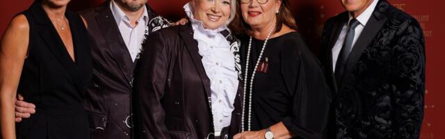 FOTOD | Heategevuslikku Päikesegalat väisasid mitmed prominendid. Oksjonil olid ka Ivo Linna ja Arvo Pärdiga seotud esemed