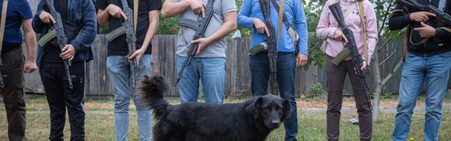 EPL UKRAINAS | „Tuleb küsida, mida ise saaksin teha.“ Tavaelanikud õpivad kasutama relvi ja žgutte