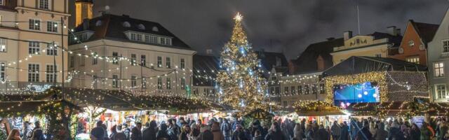 Raekoja platsil tagurdas kaubikujuht otsa jalakäijale