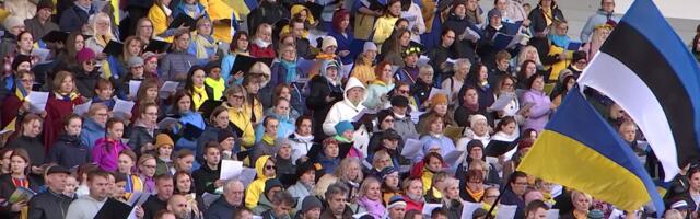 Reporter: Tallinna Lauluväljakul lauldi Ukraina toetuseks