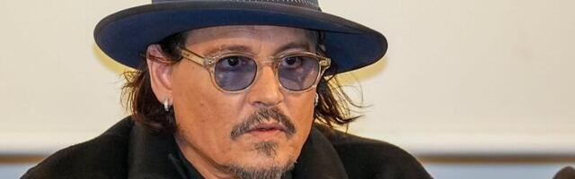 KLÕPS | Ei meelelahutusmaastikule! Johnny Deppi madalat profiili hoidev poeg teeb karjääri hoopis baarmenina