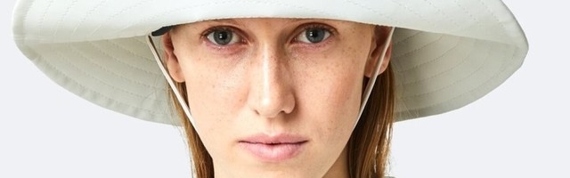 Vihma trotsides on vihmamantel mugavam valik kui vihmavari