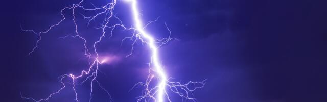 Video: Tallinna teletorn sai äikse täistabamuse