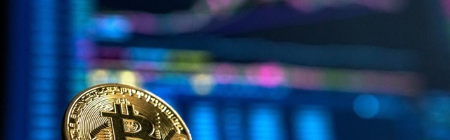 Eesti pigistab virtuaalvääringute alal tegutsevaid firmasid, üle 1000 neist on tänavu loa kaotanud