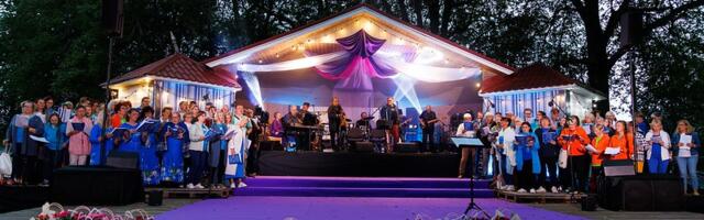 Legendaarne Fix tõi tsirkusemaagia Puka öölaulupeole