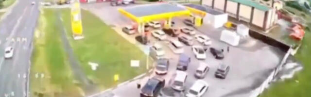 VIDEO: Venemaal sai tabamuse tankla, kus autod ootasid järjekorras