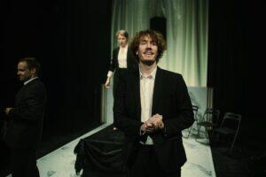 Surma üle ei tohi nalja teha. Või tohib?