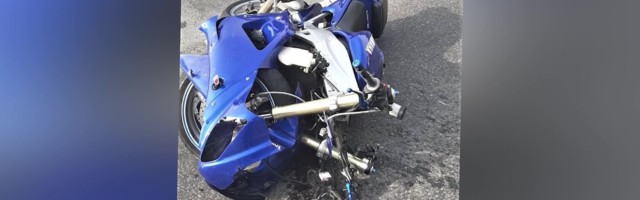 Reporter: Politseile lubadeta sõidu eest aru andnud mootorratta juht lõpetas pool tundi hiljem haiglas