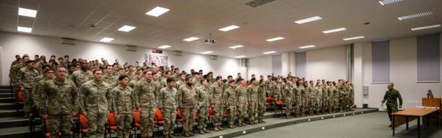 Ameerika Ühendriikide jalaväeüksus jõudis Võrru kaitseväe Taara linnakusse