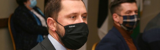 Jõhvi volikogu tuleb kokku palliplatsil