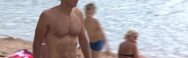 Reporter: Päästeamet paigaldab ujumiskohtadesse libisemiskindlate käepidemetega ohutuspoid