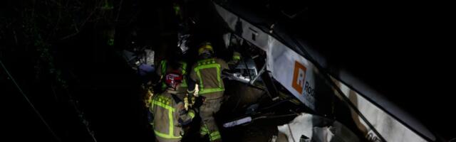 Hispaanias Barcelona lähedal sõitis rong rööbastelt maha. Rongijuht hukkus ja reisijad said viga