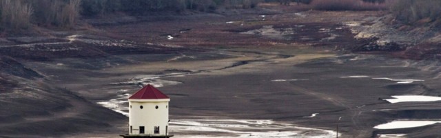 Pruun vesi paar tundi päevas. Krimmi elanikke vaevab tõsine veekriis
