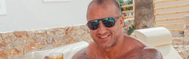FOTO: ARGO ADER NAUDIB maiseid mõnusid täiel rinnal
