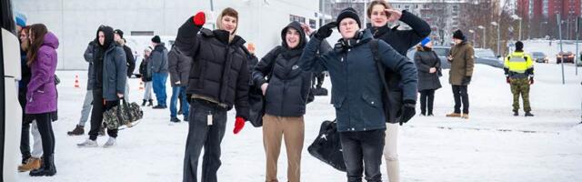 Täna alustas ajateenistust ligi 600 noort, nende hulgas kolm neidu.