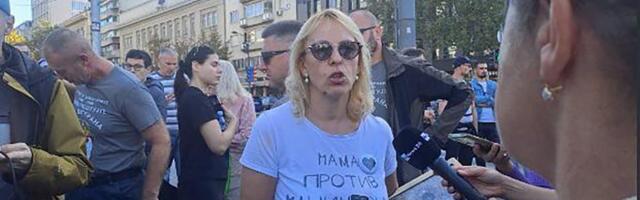 Dijana Hrka stupila u štrajk glađu kod Skupštine Srbije