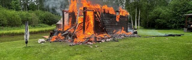 PILDID: Põlva vallas põles suitsusaun