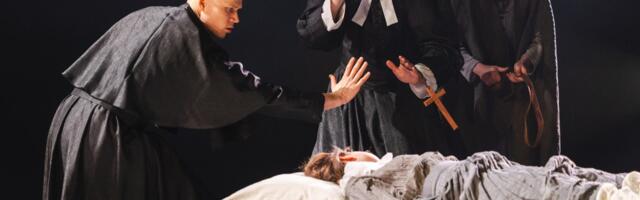 TEATRIARVUSTUS | „Salemi nõiad“ raputab – tahaks saalis püsti tõusta ja hüüda: aitab, võtke ometi aru pähe!