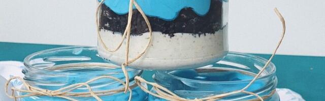 VABARIIGI AASTAPÄEVA retsept: rikkalik sini-must-valge magustoit klaasis