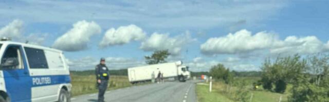 ÕNNETUS | Suur veoauto vajus kraavi