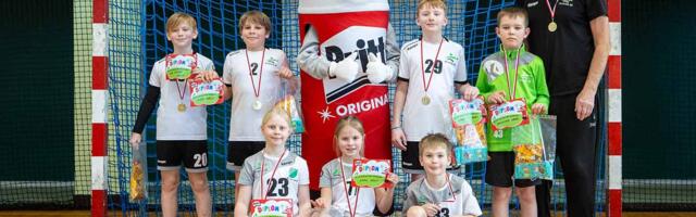 Aru­kü­la kool või­tis mi­ni­kä­si­pal­li­män­gu­de fi­naal­tur­nii­ri