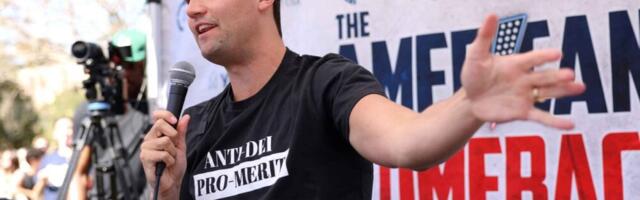 FBI avaldab Charlie Kirki mõrvaga seotud “huvipakkuva isiku” pildid (algus)