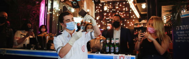 Iisrael on vaktsineerinud juba pea poole elanikkonnast. Olukord paraneb jõudsalt, valitsus alustas piirangutest loobumist