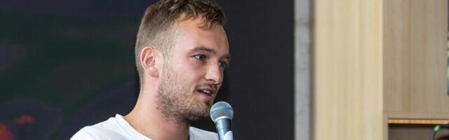 Juba USAsse tagasi? End Eestis ootamatult ilmutanud staarkoomik Ari Matti Mustonen esineb taas suure lombi taga