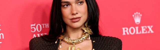 KUUM KLÕPS | Bikiinides lauljatar! Dua Lipa naudib kuuma suvepäikest Ibizal lõbutsedes