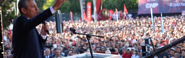 Türgis avaldasid kümned tuhanded meelt peamise opositsioonierakonna kohtu abil mahasurumise vastu