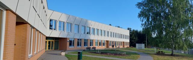 Kambja Vallavalitsus lõpetas poolte kokkuleppel töölepingu Ülenurme Gümnaasiumi direktoriga