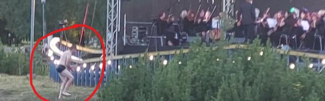 VIDEO ⟩ Ülemeelik muusikasõber kuulas sümfooniakontserti ujudes