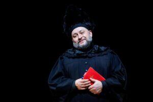 Ilm on sant ja meri on kuri, aga arm südames  kummaline ja naljakas