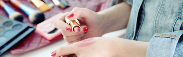 1 HUULEPULGATOON, mis muudab naise 10 aastat vanemaks