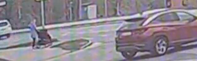 VIDEO ÕNNETUSEST ⟩ Tartus kannatada saanud noor ema ja 8-kuune beebi on jätkuvalt raskes seisus haiglaravil