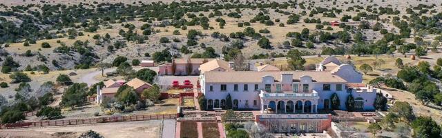 Uued detailid Epsteini loos. Tunnistajad_ salajases rantšos uimastati ja vägistati nii naisi kui mehi 