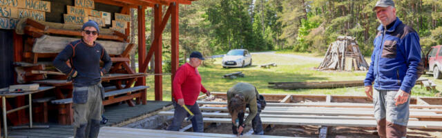 Kõpu Külamäe tantsulava sai uue kuue kingituseks