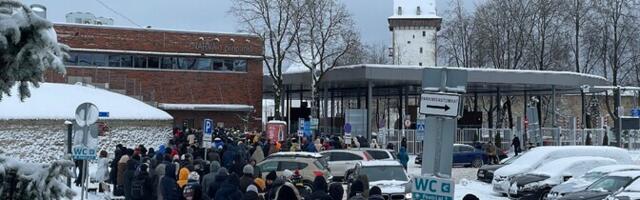 На нарвском погранпункте дежурит полиция и пресекает куплю-продажу мест в очереди